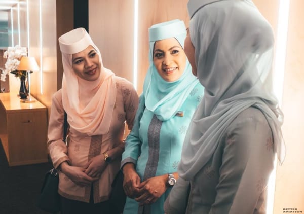 Hình ảnh nữ tiếp viên hàng không Royal Brunei Airway
